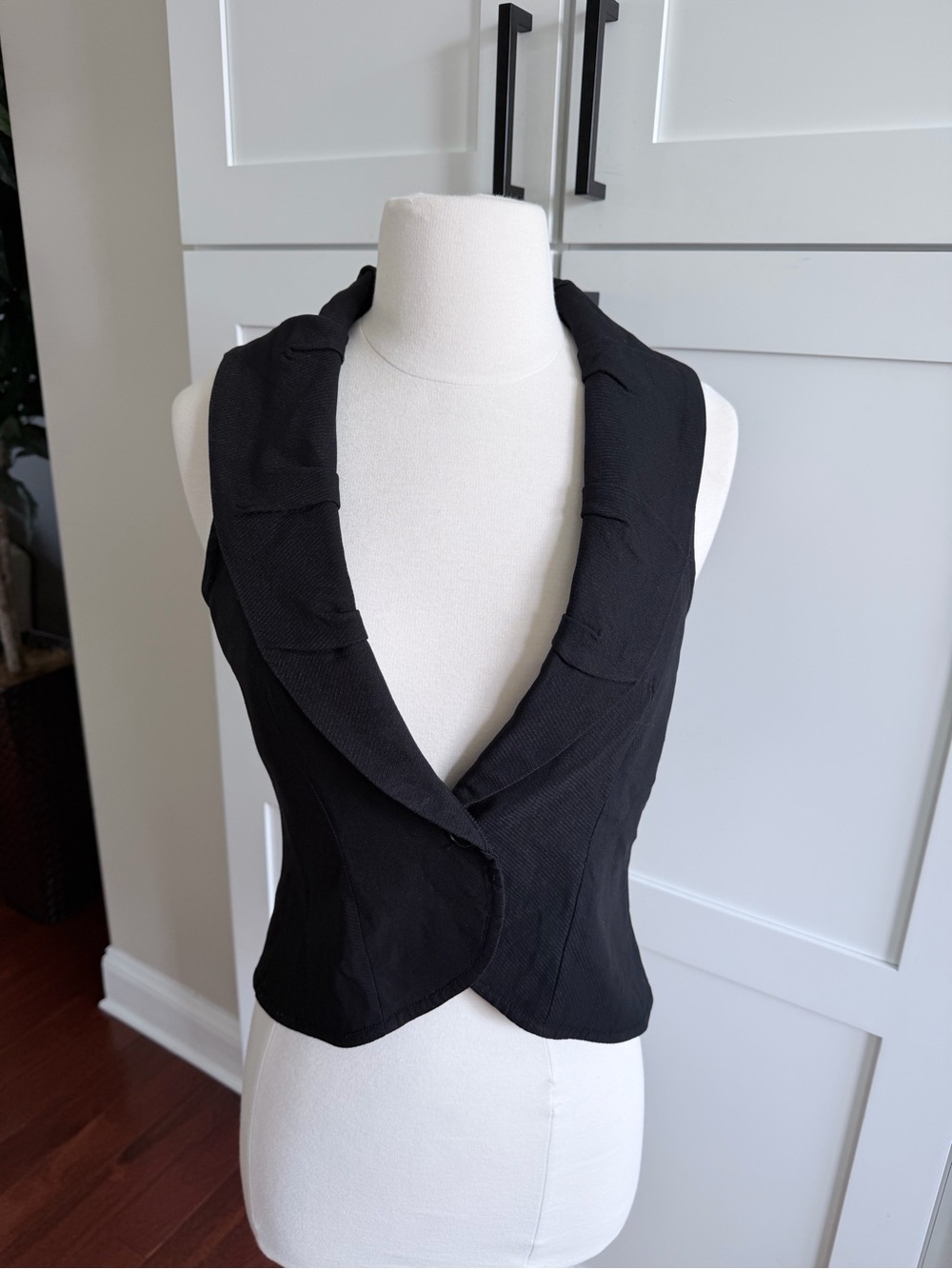 Bebe Women's Black Sleeveless Shawl Collar Career Vest Blazer Coat Jacket Size S